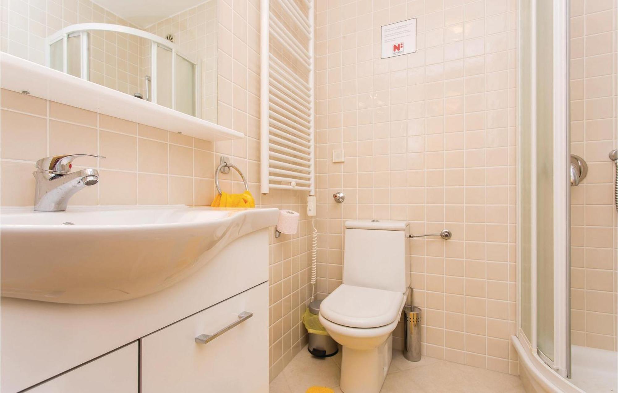 Amazing Apartment In Njivice With Wifi Exteriör bild